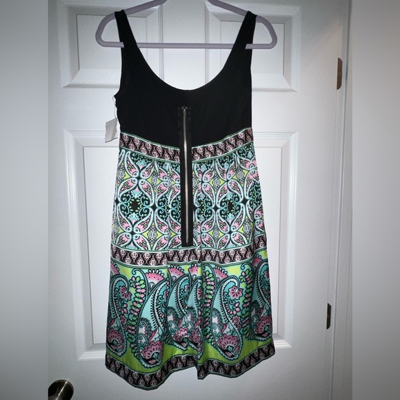 Dress with zip up back. Bottom of dress is a silk material. Size S. - Picture 2 of 3